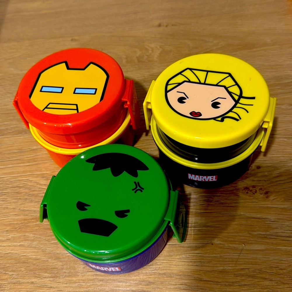 Marvel travel mini food containers set
